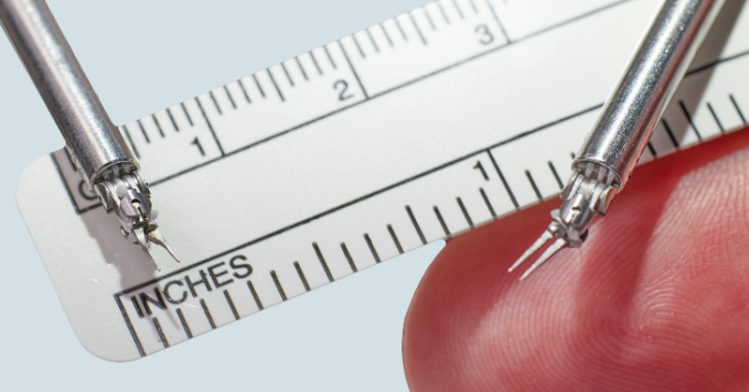 I bracci del tool NanoWrist, comparati con un righello